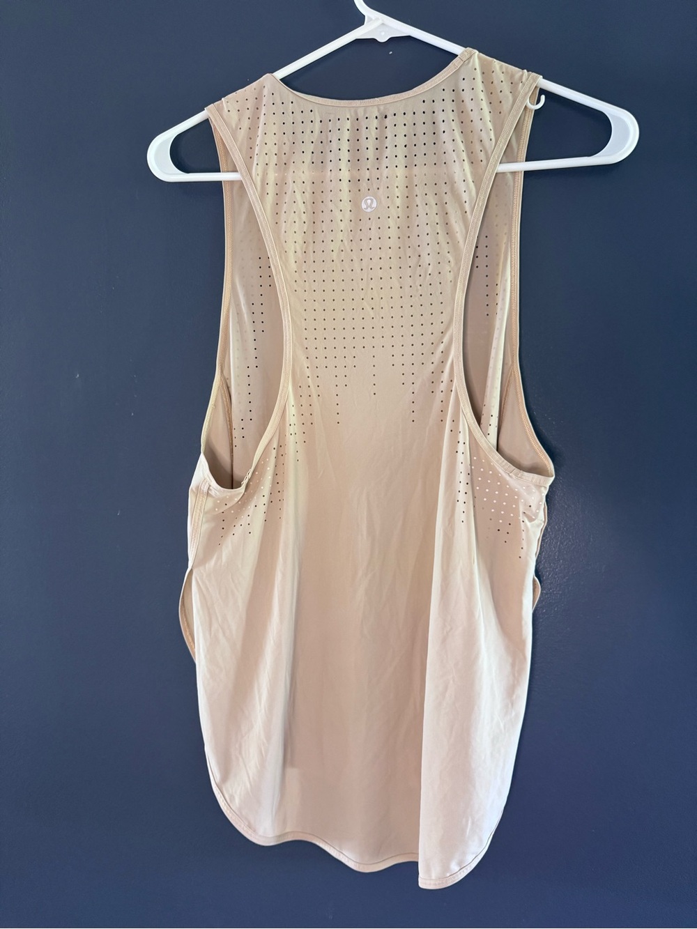Lululemon athletica Women's Nude Beige Muscle Tank Lightweight Active Top Size 4